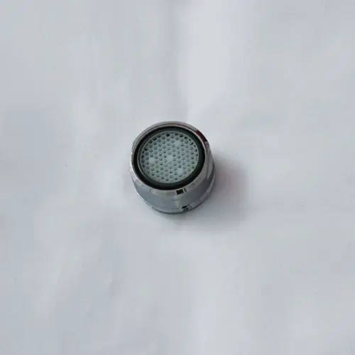 Runder Luftsprudler aus Metall mit einem Gittermuster in der Mitte. Typisch für Kludi-Armaturen zur Wasserregulierung in Küchen oder Badezimmern.